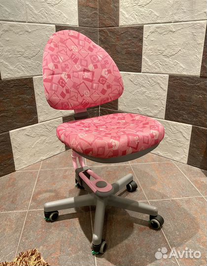 Стул для письменного стола на ножках