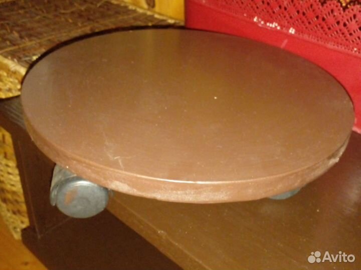 Подставка под цветы на колесах напольная