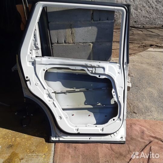 Дверь левая задняя Kia Mohave 770032J010