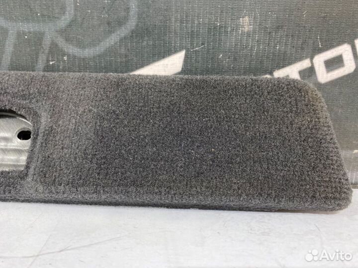 Обшивка багажника правая Audi Q7 4L BHK 2008