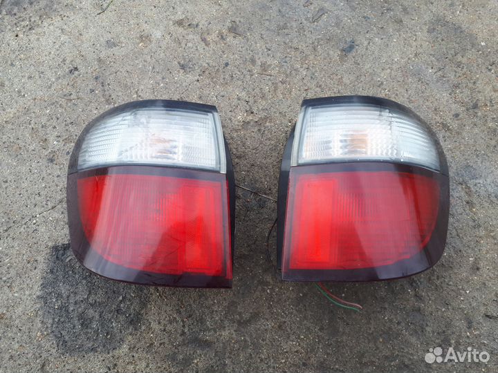 Стоп-сигнал пара Mazda 626 Capella 1998г