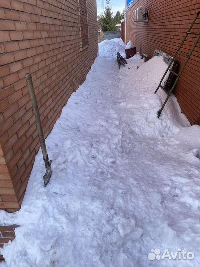 Чистка снега вручную