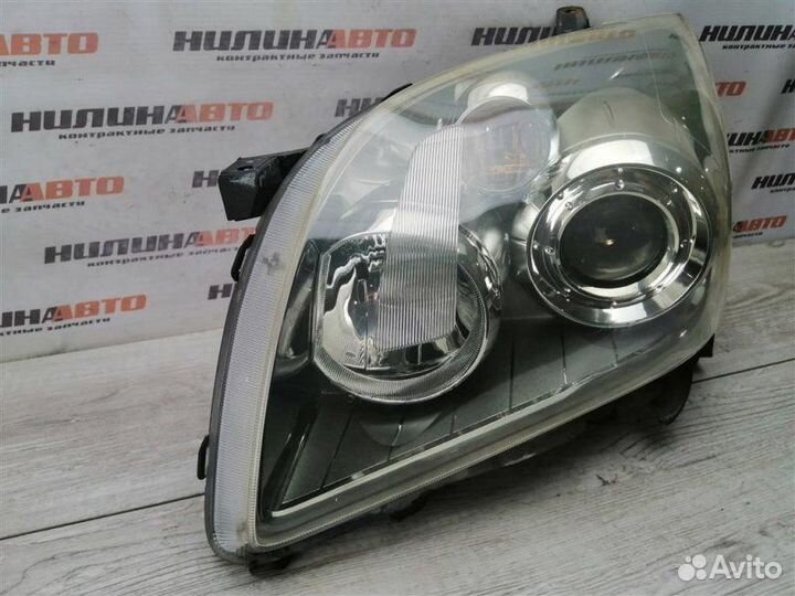 Фара левая Toyota Avensis 2
