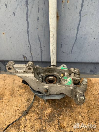 Поворотный кулак левый Nissan Teana J32 2.5