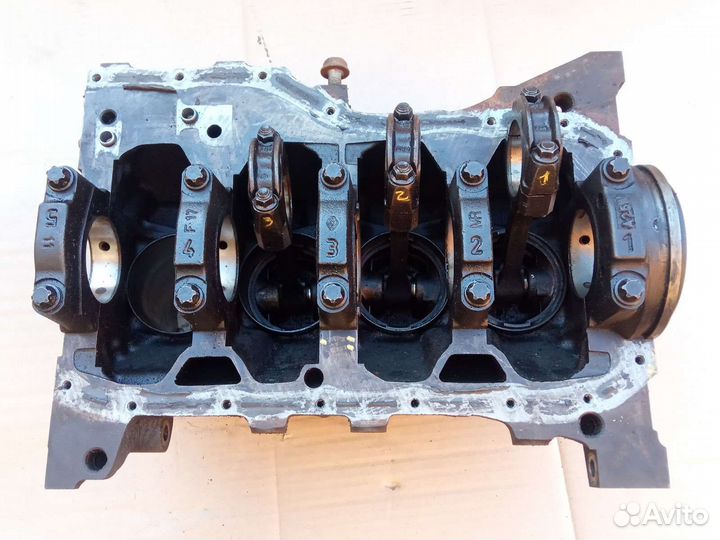 Блок двс гильзы поршни шатуны E7J Renault