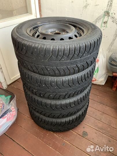 Bridgestone Ice Cruiser 7000 215/60 R16 95T