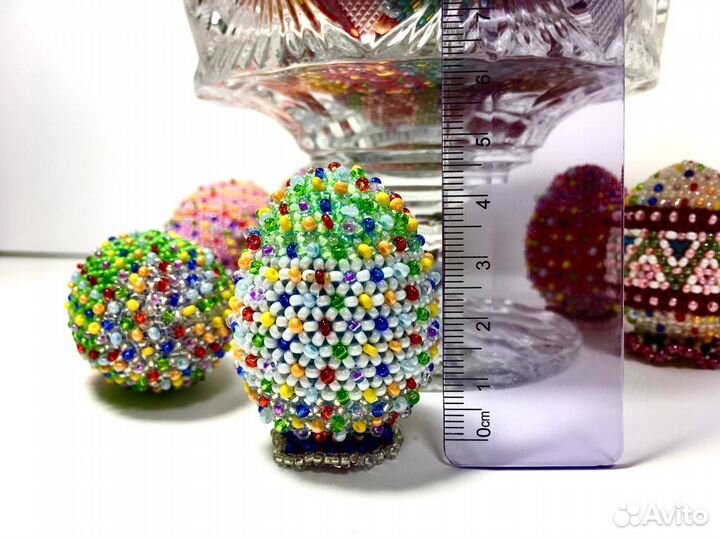 Яйца пасхальные оплетенные бисером