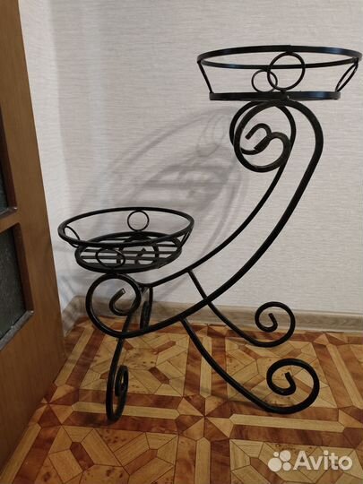 Подставка для цветов металлическая