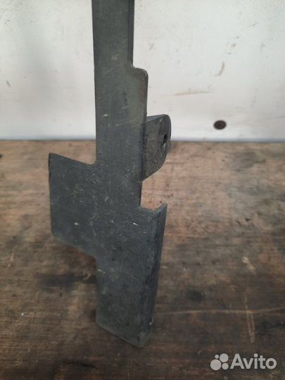 Накладка на рамку радиатора передняя левая Seat