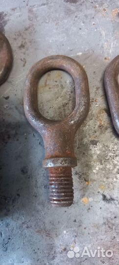 Буксировочный крюк