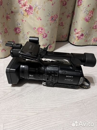 Профессиональная Mini-DV видео камера Sony HDV Z1U