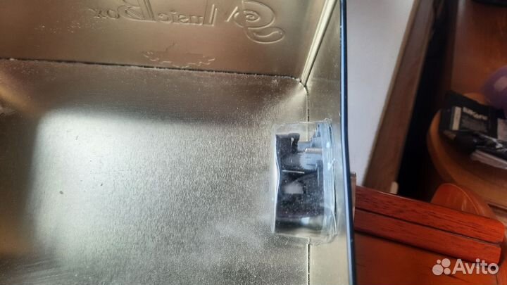 Коробка банка жестяная