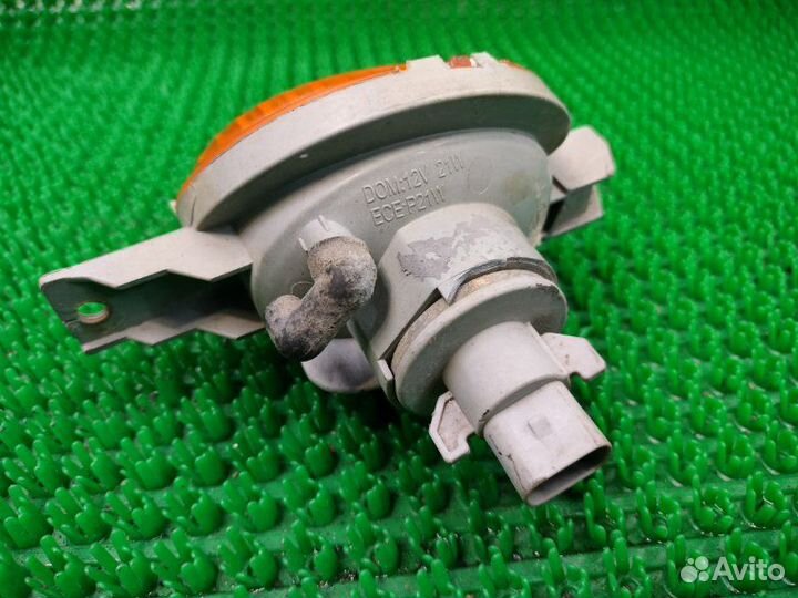 Повторитель поворота в бампер передний правый