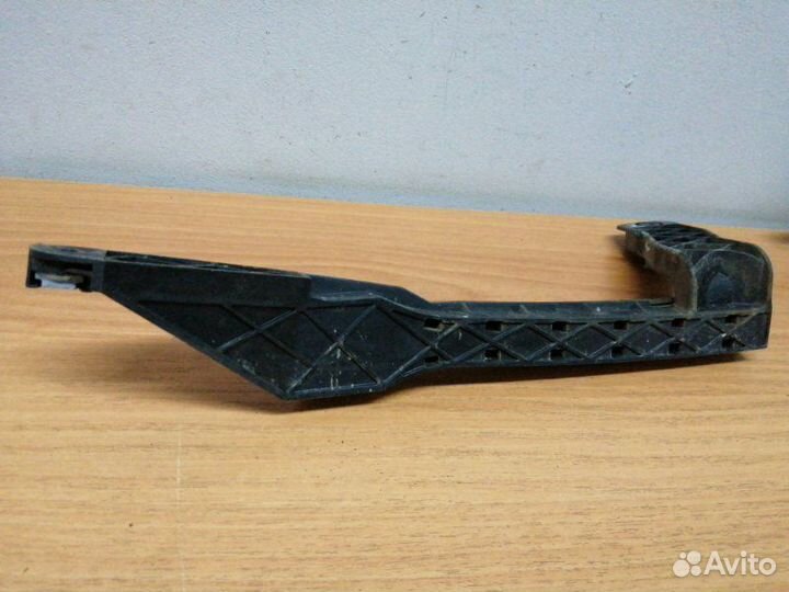 Направляющая стекла двери задняя левая Citroen C4