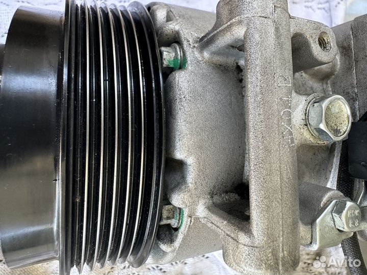 Компрессор кондиционера Mercedes W212