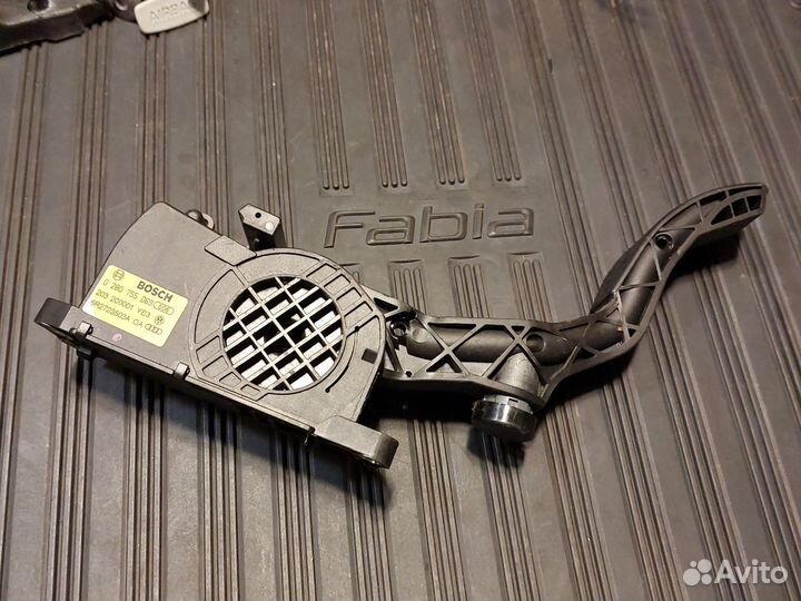 Педаль газа 6r2723503a