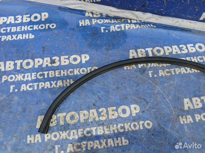 Уплотнительная резинка капота Hyundai Solaris 1