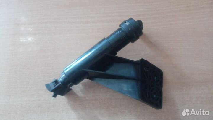 Форсунка омывателя правая киа соренто 2014г