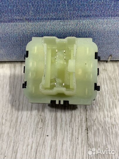 Блок кнопок стеклоподъемников Renault arkana Лев