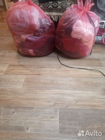 Отдам бесплатно женские вещи пакетом