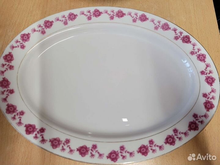 Тарелки различные и блюдо