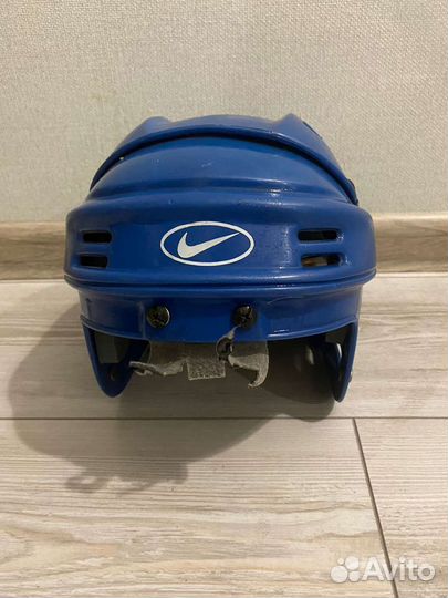 Хоккейный шлем