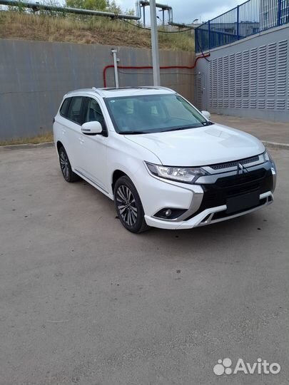 Mitsubishi Outlander 2.0 CVT, 2022, 25 км
