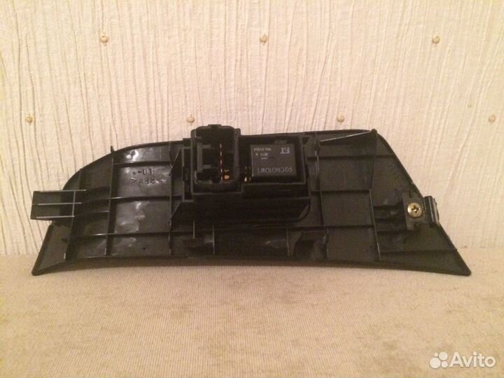 Блок управления стеклоподъемником (передний левый)