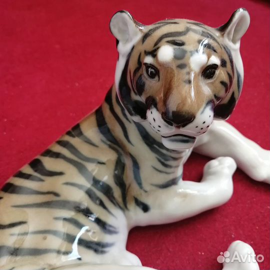 Статуэтка Тигр фарфор