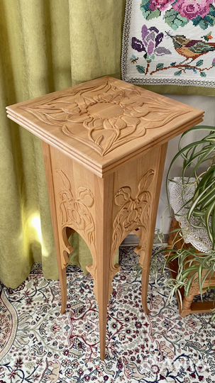 Столик, жардиньерка для цветов