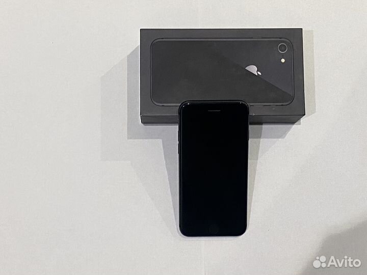 iPhone 8, 64 ГБ
