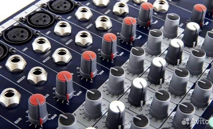 Soundcraft EPM6 микшерный пульт 6 моно, 2 стерео