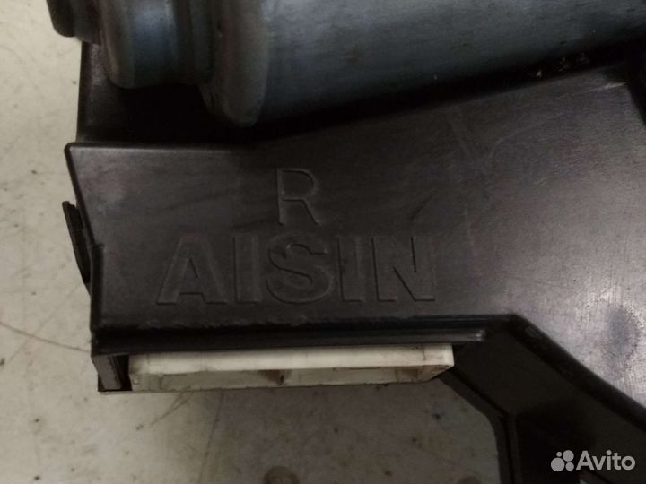 Устройство автоматического подъёма багажника