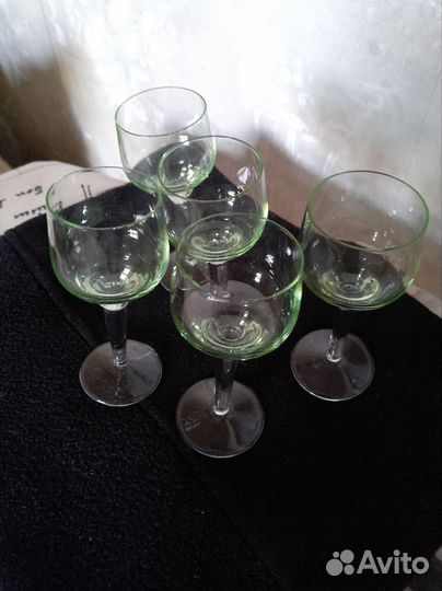 Зелёное стекло, 5 рюмочек. Винтаж