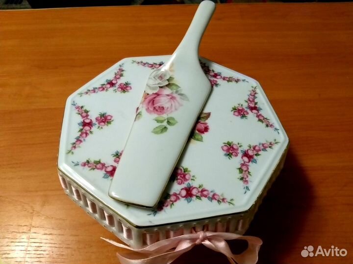 Тортовница с лопаткой 