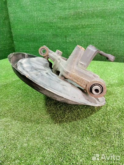 Цапфа задняя левая Volkswagen Golf 5 BWA (2.0T)