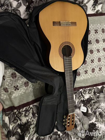Классическая гитара и вещи продано
