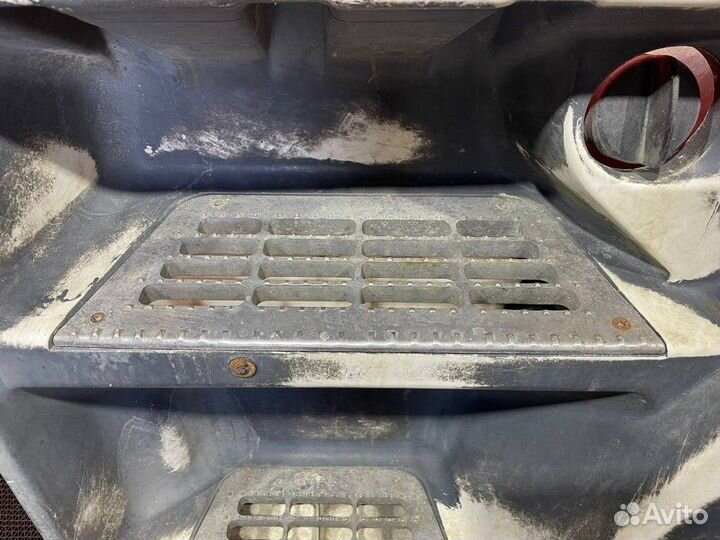 Корпус подножек левый Daf XF105