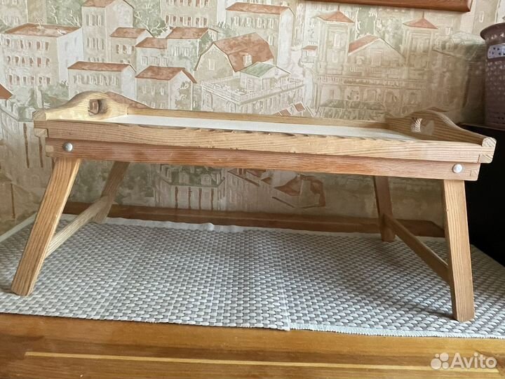 Поднос сервировочный на ножках