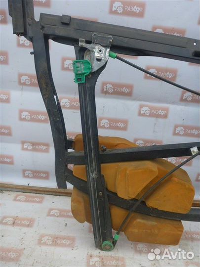 Направляющая стекла передняя правая Skoda Octavia