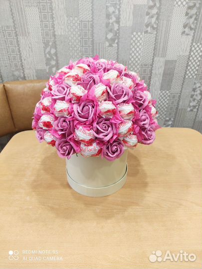 Букет из конфет и пенных роз