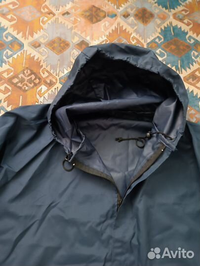 Дождевик на молнии, с капюшоном. Размер: 48-50
