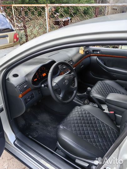 Toyota Avensis 1.8 МТ, 2006, 270 000 км
