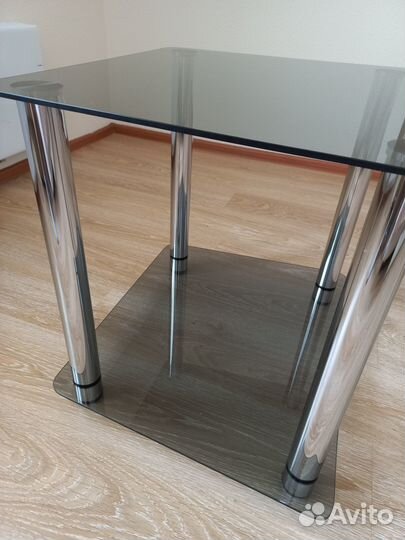 Столик под теле-видео аппаратуру