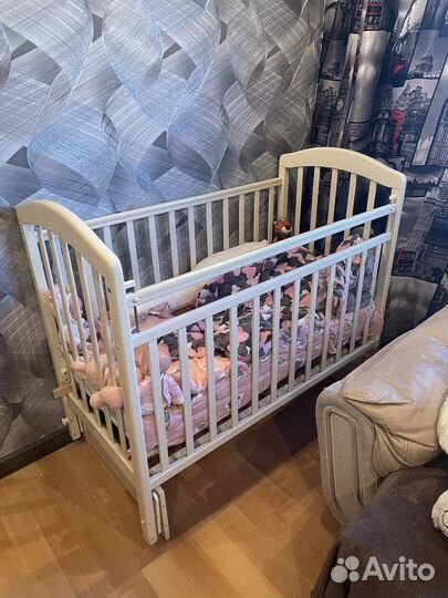 Детская кровать с маятником