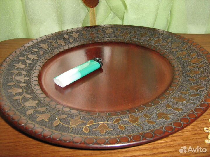 Блюдо красное дерево инкрустация латунью