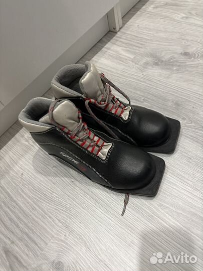 Лыжные ботинки