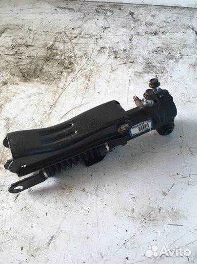 Цилиндр подъема кузова Toyota Land Cruiser 200