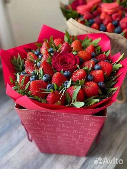 Букеты из клубники,сладкие букеты, мужские букеты