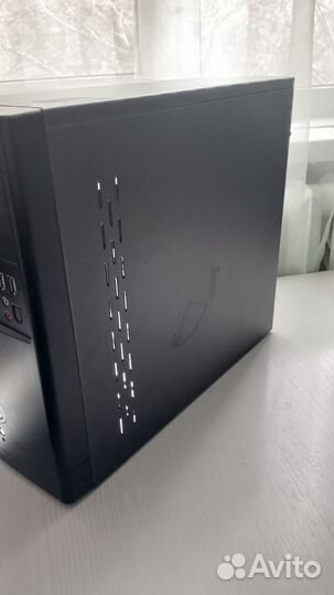 Системный блок с блоком питания и дисководом